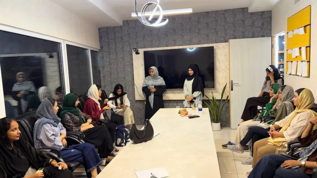 تحول در مشارکت اجتماعی؛ از همافزایی تا اشتغالزایی در نشستهای بانوان «خانه جوان بندرعباس»
