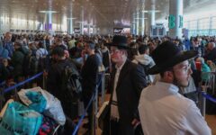 بازداشت ده‌ها صهیونیست در فرودگاه بن‌گوریون