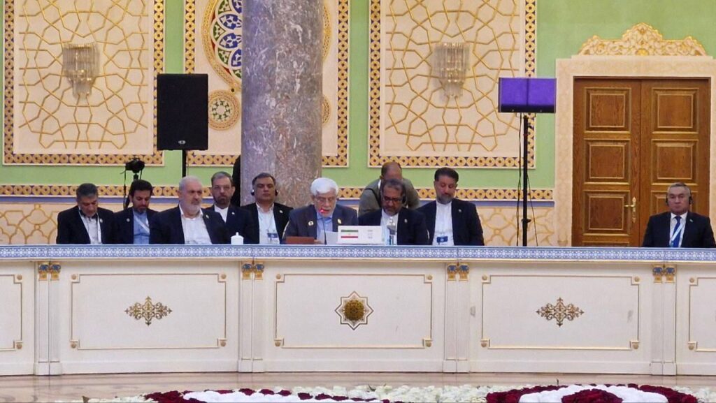 عارف: اختلافات بین‌المللی باید از مسیر گفت‌وگو و دیپلماسی حل شوند / تأکید بر تقویت همکاری‌های اقتصادی و مالی شانگهای