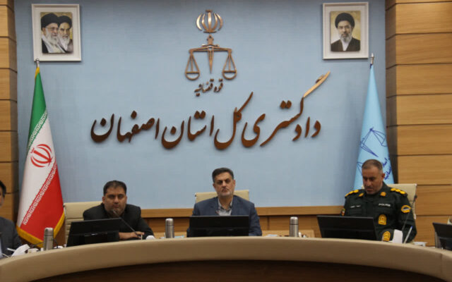 وصول۳هزار و ۱۹۰میلیارد جزای نقدی پروندههای قاچاق کالا و ارز در اصفهان