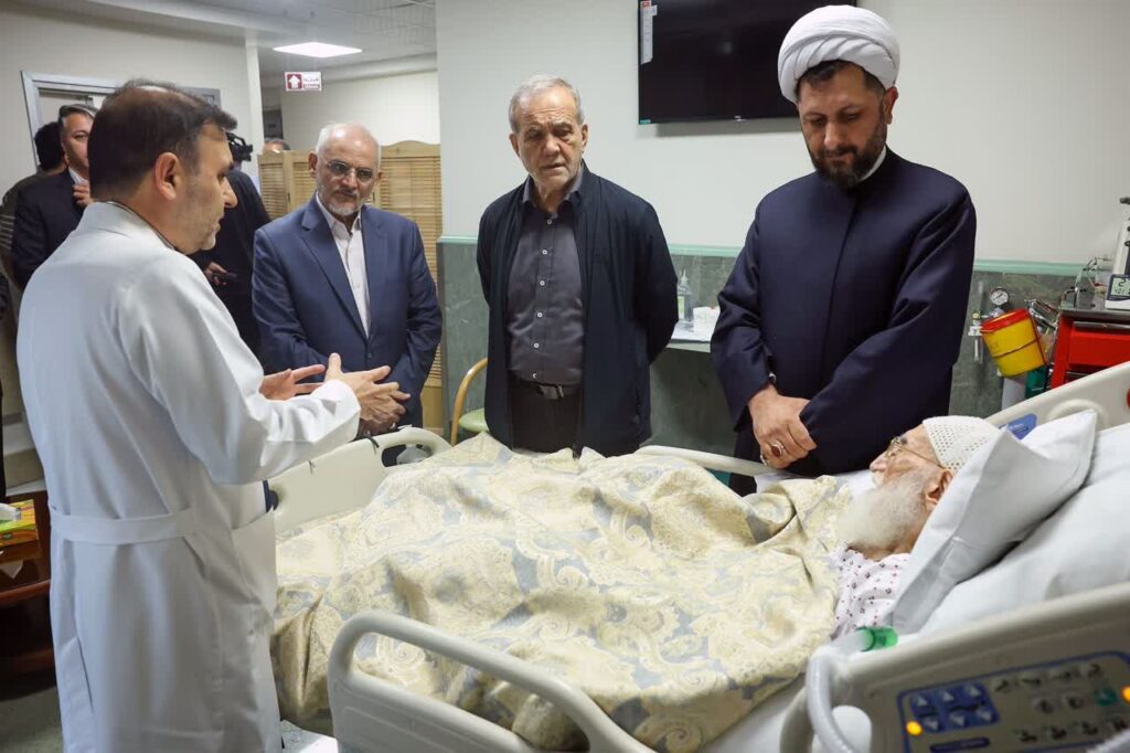 عیادت پزشکیان از آیت الله نوری همدانی