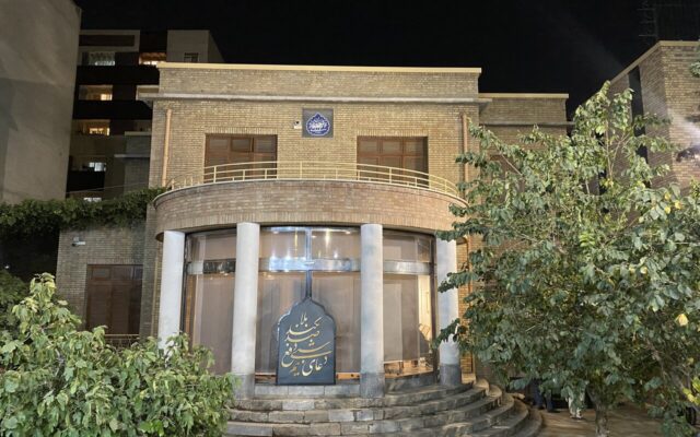 حافظ در حافظه تهران ماندگار شد | رونمایی از قطعه‌نویسی اشعار حافظ برای نصب در معابر پایتخت