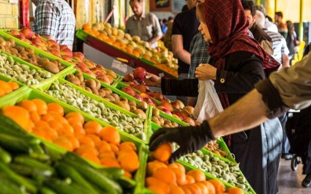 قیمت میوه و تره‌بار پنجشنبه ۳۰ مهر ۱۴۰۵؛ قیمت موز و گلابی افزایشی شد/ انگور بی‌دانه قرمز و سیاه کیلویی ۱۶۰ هزار تومان