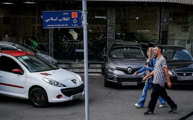 آشفتگی قیمت‌ها در بازار خودرو | دنا پلاس و پژو ۲۰۷ در صدر افزایش قیمت خودروهای داخلی | کیا K5 چهارصد میلیون ریخت