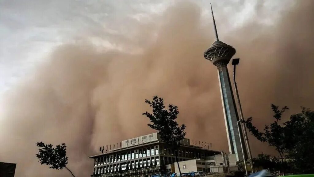 هشدار پلیس راهور به رانندگان تهرانی/ باران و طوفان، خطر تصادف در پایتخت را افزایش میدهد
