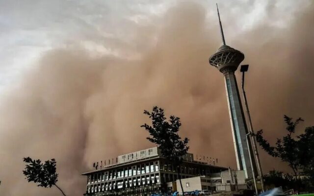 هشدار پلیس راهور به رانندگان تهرانی/ باران و طوفان، خطر تصادف در پایتخت را افزایش می‌دهد