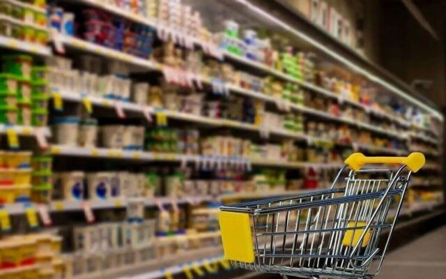 نماینده مجلس: هر زمان افزایش قیمت ارز داشتیم، اقدام به پولپاشی کردهایم اما پاسخ مناسبی نگرفتهایم/ کالابرگ مسکن موقتی است و پاسخگوی نیاز مردم نیست