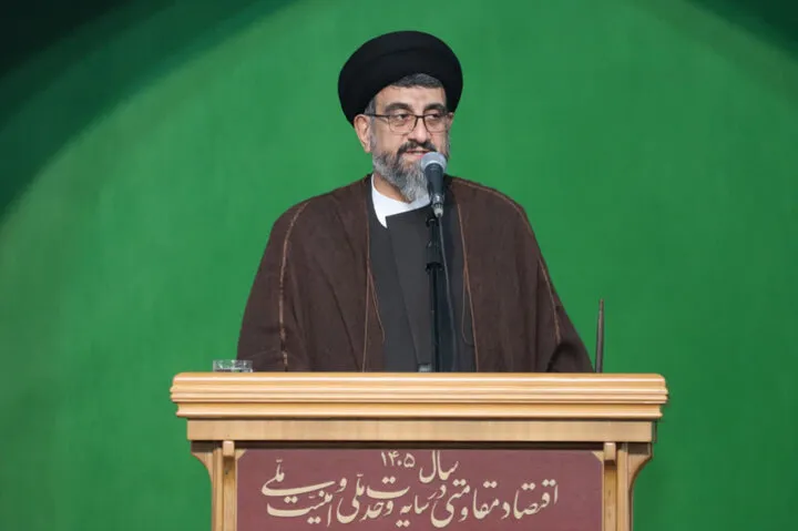 تنگه هرمز با پول و پشتیبانی قدرت‌های خارجی باز و بسته نمی‌شود