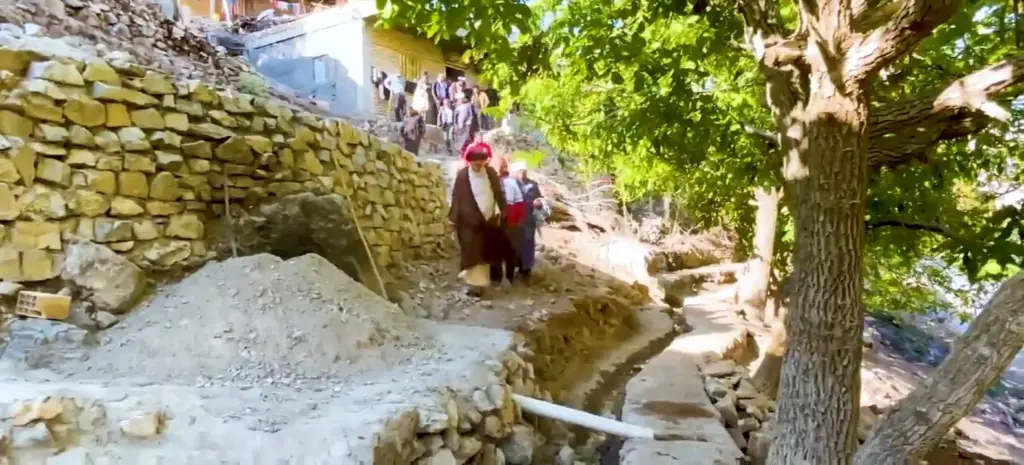 فیلم | سفر نماینده ولی‌فقیه در چهارمحال و بختیاری به روستاهای سرآقاسید و بیراهگان