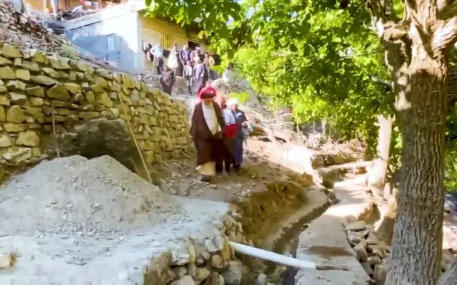 فیلم | سفر نماینده ولی‌فقیه در چهارمحال و بختیاری به روستاهای سرآقاسید و بیراهگان