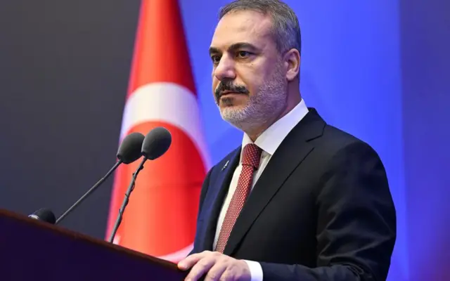وزیر خارجه ترکیه خواستار تضمین آزادی کشتیرانی در تنگه هرمز شد