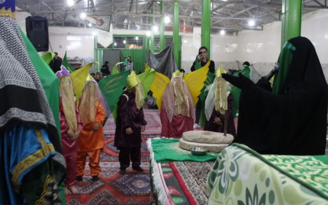 تعزیه شهادت حضرت زهرا (س) به یاد مادر | 3 سال میزبانی این روستایی از مجلس فاطمیه