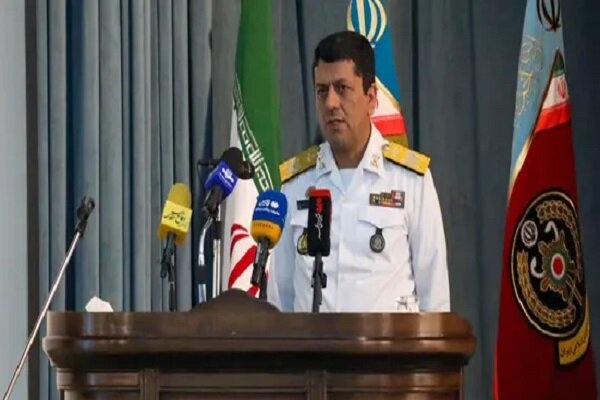 دریادار مصدق‌خواه: با دو بال علم و ایثار در کنار رزمندگان می‌مانیم