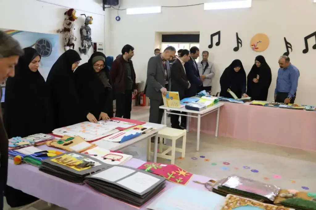 نخستین نمایشگاه کتاب‌های حسی‌لمسی ویژه کودکان دارای نیازهای ویژه در اردبیل افتتاح شد