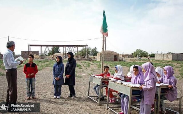 ابراهیمپور: تربیت معلمان بومی از دوران مدرسه / ضرورت تأمین مشوقهای ماندگاری در مناطق عشایری