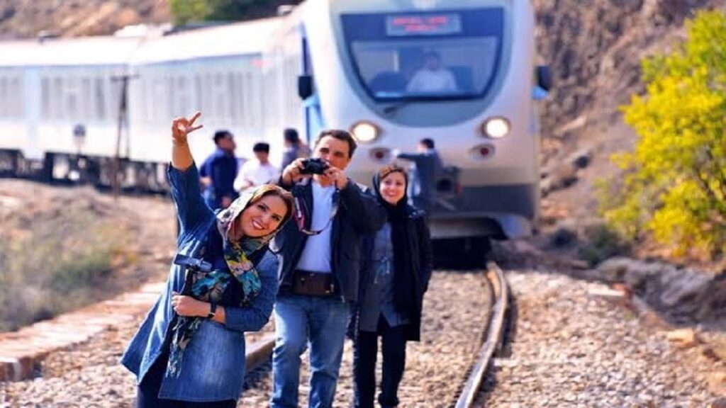 راه‌اندازی قطار گردشگری قزوین - تهران کلید خورد