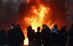صدها تن از دانشگاهیان آلبانیایی خواهان استعفای نخست وزیر شدند