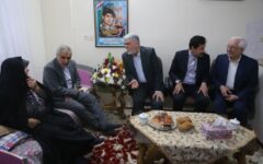 وزیر فرهنگ و ارشاد اسلامی با خانواده شهید احمد گریوانی دیدار کرد