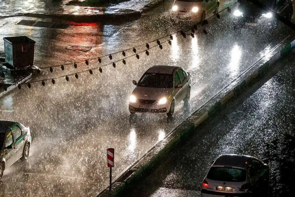 هشدار نسبت به وقوع رگبار باران و تندباد در تهران از فردا /کاهش تدریجی دما