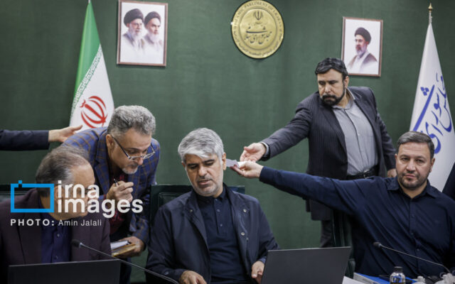 دستور کار هفته آینده مجلس مشخص شد/ از سوال از وزیر اقتصاد تا بررسی طرح مقابله با نفوذ بیگانگان