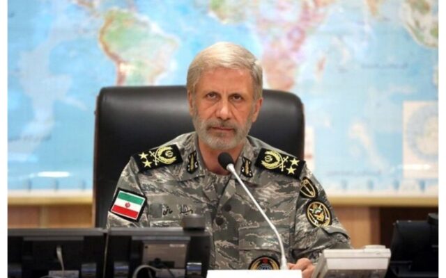 فرمانده کل ارتش: جنگ هنوز پایان نیافته است/ در صورت اشتباه مجدد آمریکا، پاسخ کوبنده خواهیم داد