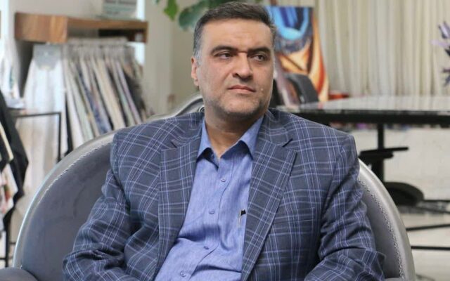 انتقاد روح الله جمعه‌ای از زمان‌بندی برنامه صدا و سیما: ۱۴۱ دقیقه مجریان در برابر ۴۷ دقیقه مهمان/ لابد مهمان برای 1 دقیقه اضافه باید عذرخواهی کند