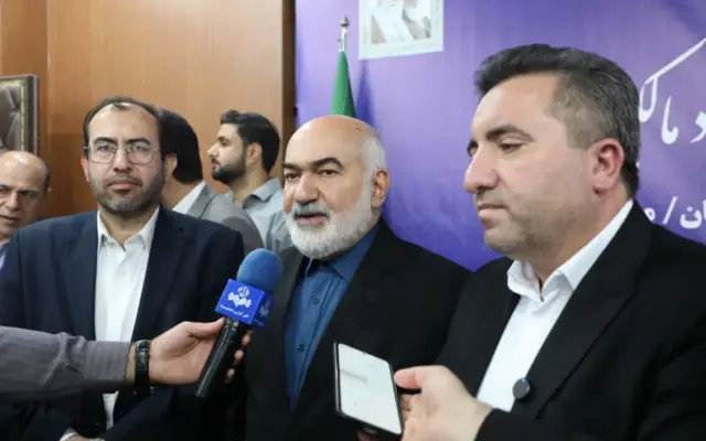 پایان اختلاف های مالکیتی ۷۰ ساله در خوزستان با صدور اسناد رسمی / استاندار: همکاری دستگاه‌های اجرایی و قضایی گره‌گشای مشکل های مالکیتی مردم است