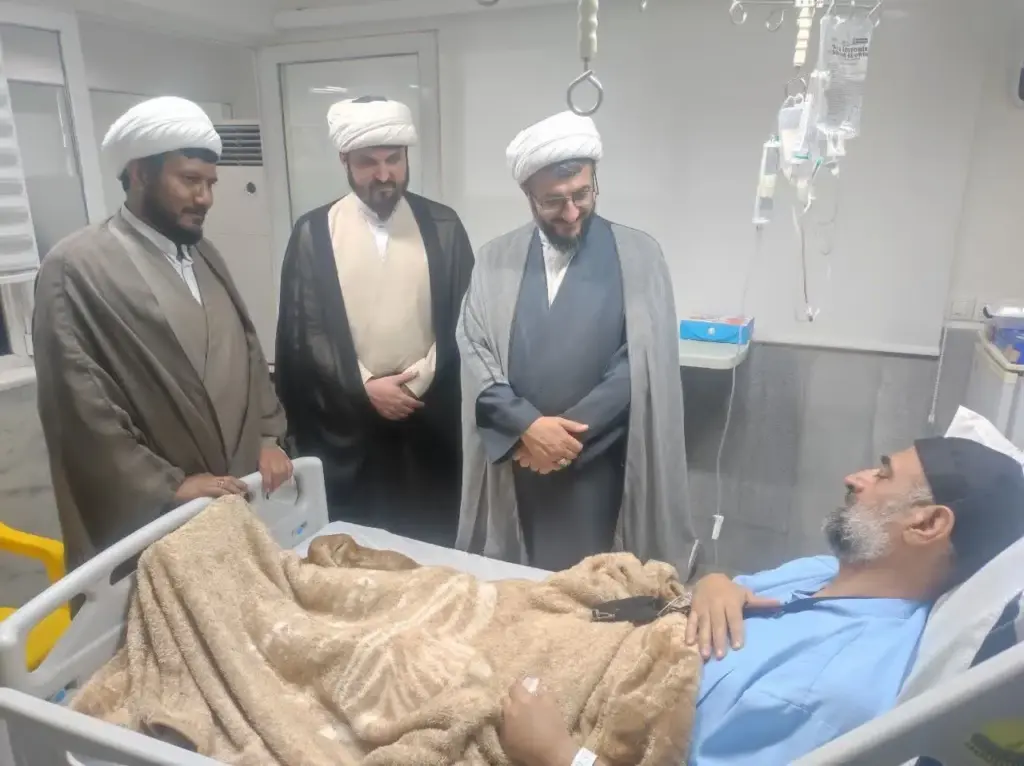 عیادت معاون پژوهش حوزههای علمیه از پژوهشگر برتر جشنواره علامه حلی در کاشان
