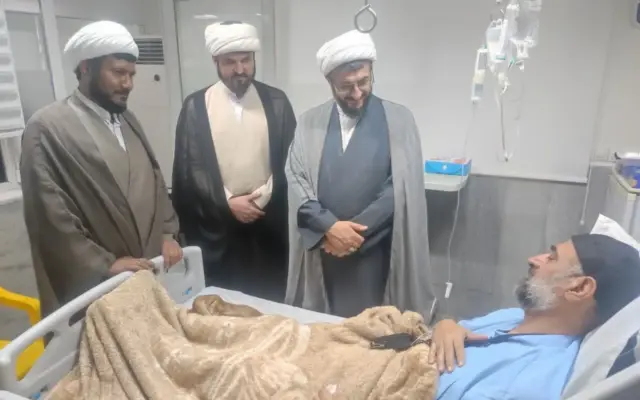 عیادت معاون پژوهش حوزههای علمیه از پژوهشگر برتر جشنواره علامه حلی در کاشان