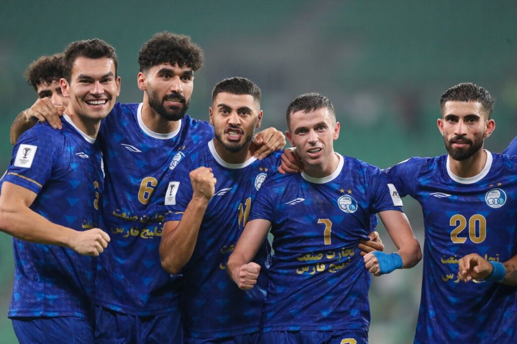 استقلال با کمی تیزهوشی تراکتور را شکست میدهد؛ مهار حسین زاده رمرز موفقیت تیم است