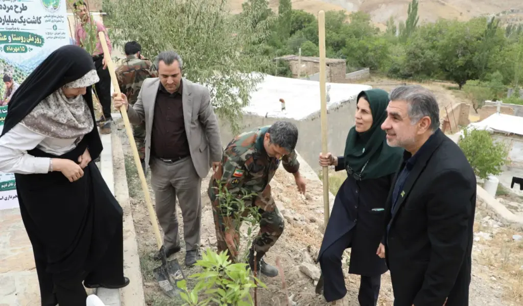پویش نهال کاری در روستای الولک قزوین