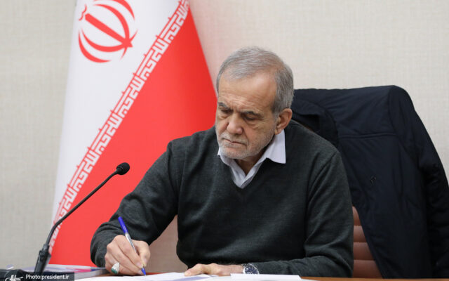 رئیسجمهور شهادت شهیده افتخاری را تسلیت گفت/ پزشکیان: اقدامات تروریستی هرگز عزم نیروهای حافظ امنیت کشور را متزلزل نخواهد کرد/ ضرورت شناسایی سریع عاملان و آمران این جنایت