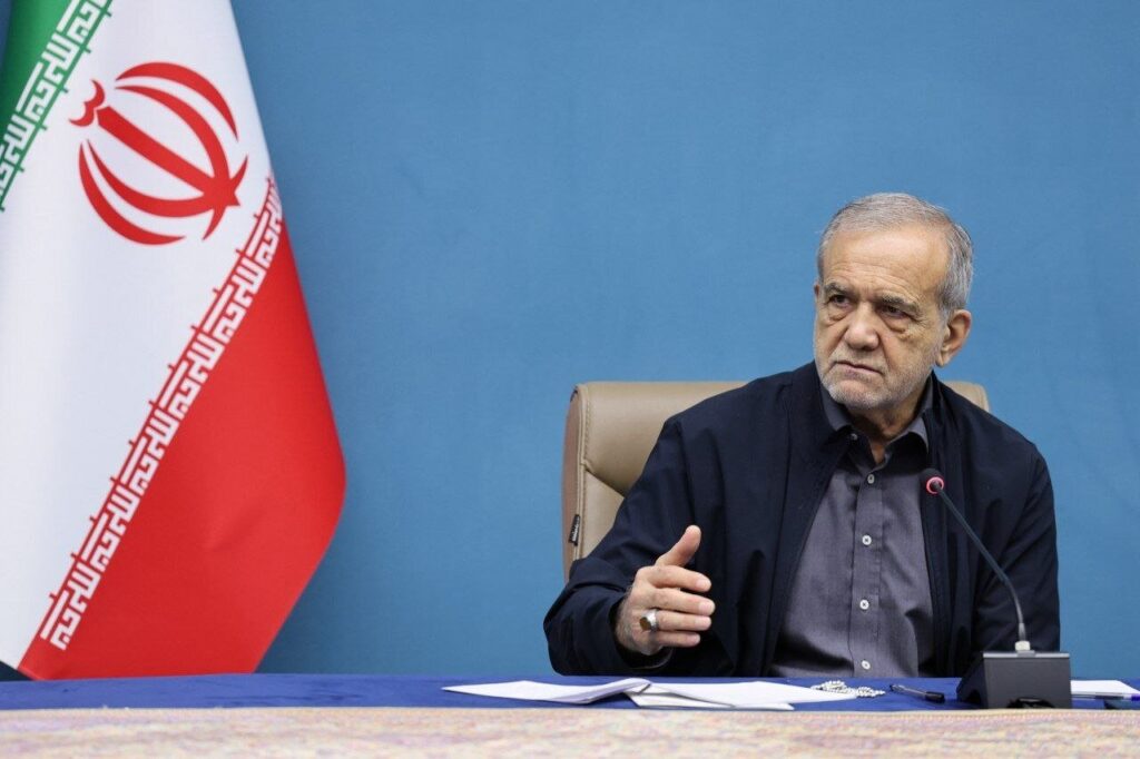 پزشکیان: خاک می‌خوریم اما خاک نمی‌دهیم
