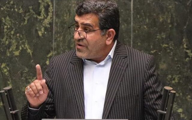 رئیس کمیسیون اجتماعی: دولت در پرداخت فوق‌العاده خاص کارکنان کوتاهی کرده است