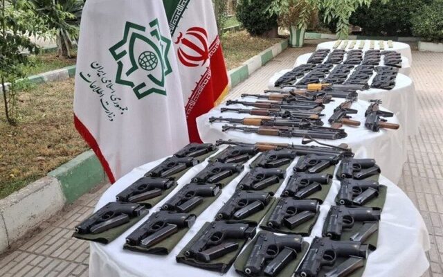 بازداشت ۲ تروریست و کشف ۱۰۹ قبضه سلاح جنگی در کرمانشاه