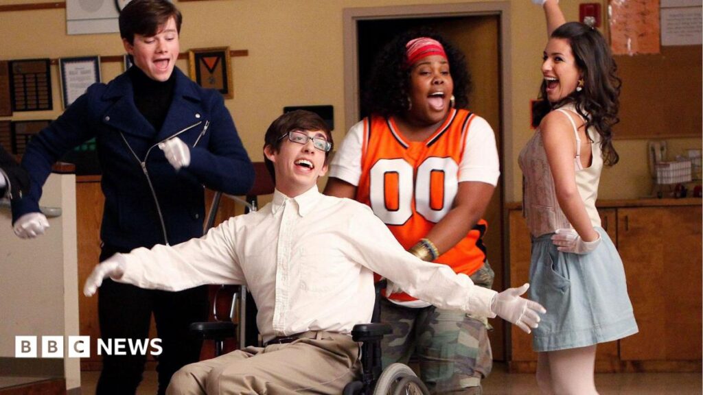 Don't Stop Believin'! - high school musical Glee set for reboot