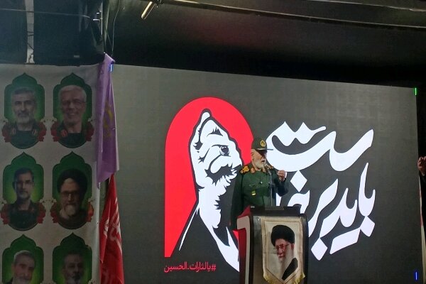وحدت ملی و تبعیت از رهبری رمز عبور کشور از توطئههای دشمن است