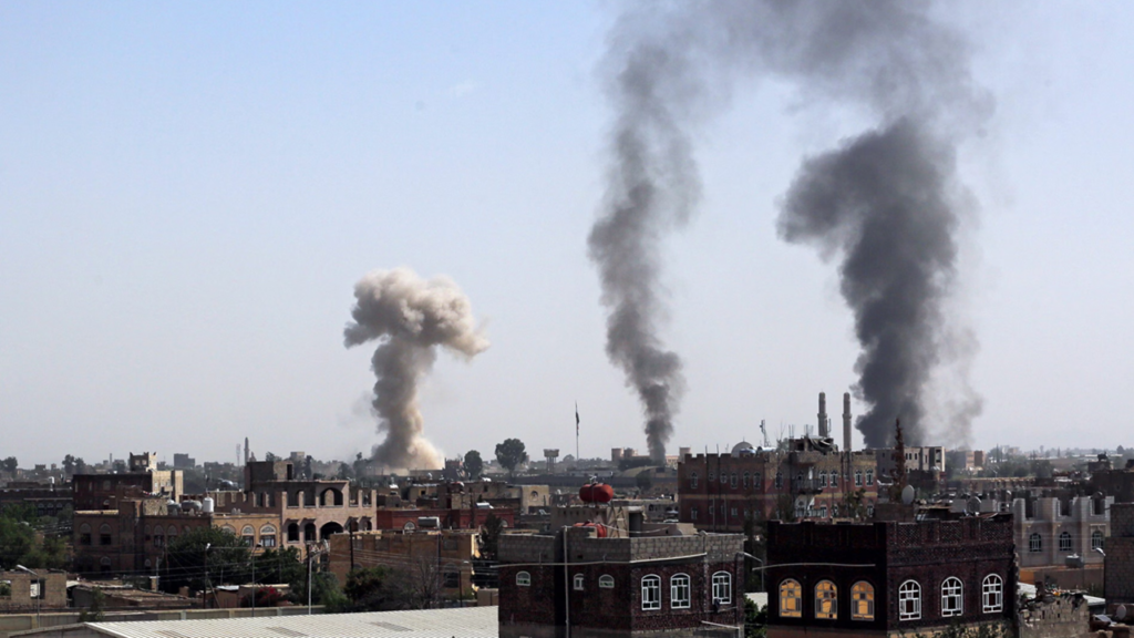 رویترز: عربستان گزینه‌های حمله به یمن را بررسی می‌کند