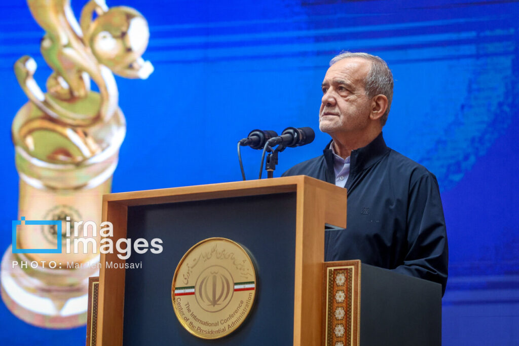 پزشکیان: نگاه رهبر شهید خروج از وضعیت «نه جنگ، نه صلح» بود/ در آخرین پیامی که صادر فرمودند، تاکید کردند که مساله را بهطور کامل حل کنیم