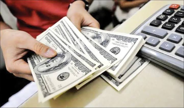 نماینده مجلس: سیاست ما باید هدایت ارز به سمت تولید باشد