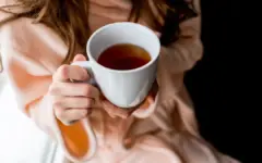 آیا نوشیدن چای و قهوه بسیار داغ خطر ابتلا به سرطان را افزایش می‌دهد؟