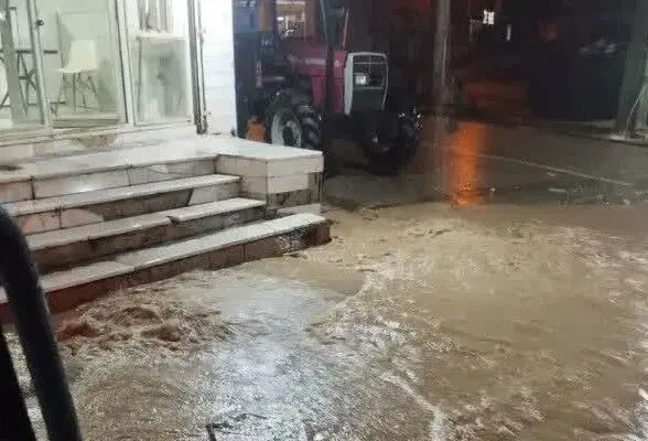 سیلاب، راه‌ دسترسی همه روستاهای مینودشت را بست