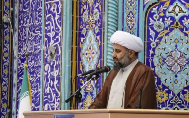 امام جمعه خارگ: دشمن با تهدیدهای نظامی دنبال تضعیف اراده ملت ایران است