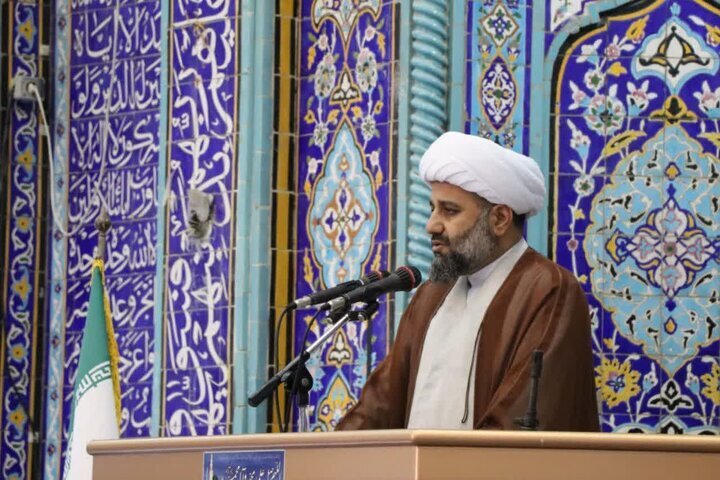 امام جمعه خارگ: دشمن با تهدیدهای نظامی دنبال تضعیف اراده ملت ایران است