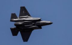 قطعات جنگنده F-35 آمریکا با یک اشتباه باورنکردنی به دست چین افتاد