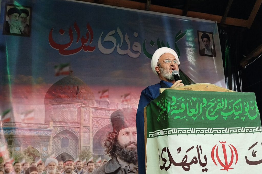 احمدی: غفلت از ارزش‌های دینی جامعه را در برابر دشمن آسیب‌پذیر می‌کند