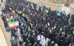 تجمع اعتراضی طلاب جامعه‌الزهرا در حمایت از حقوق تحصیلی بانوان محجبه جمهوری آذربایجان