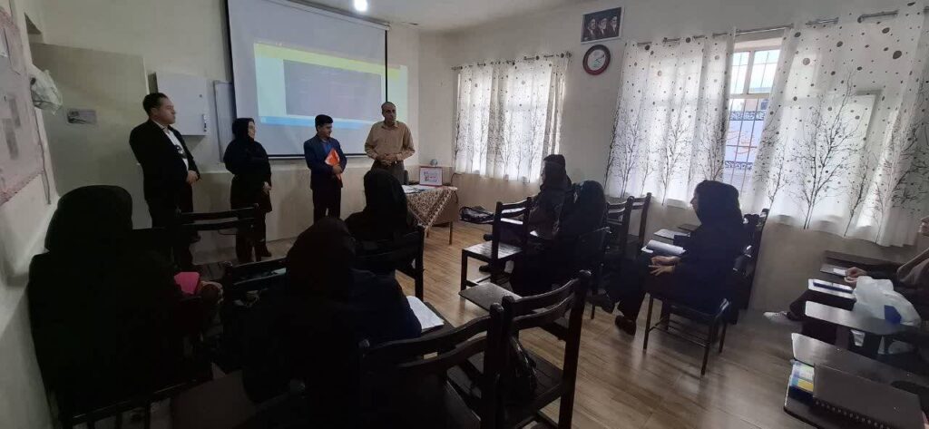 برپایی دوره توانمندسازی دبیران و آموزگاران در شهرستان آباده
