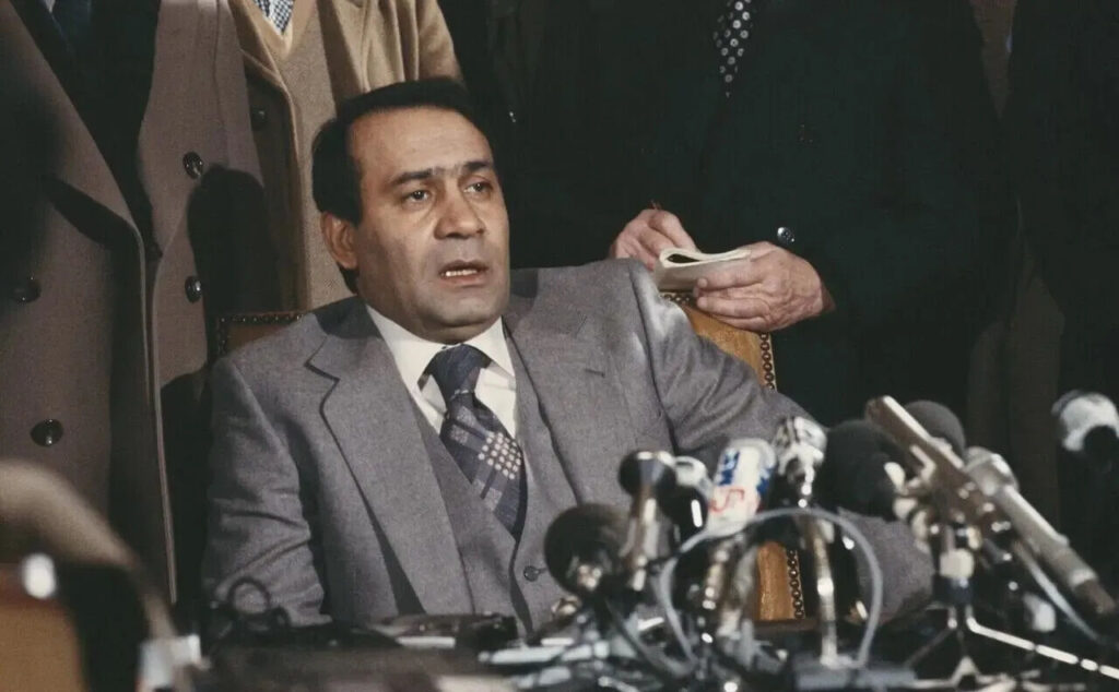 از بازخوانی مناظرههای تلویزیونی 46 سال قبل تا مقابله مجریها با مهمانان سیاسی غیرهمسو | بازداشت قطبزاده به خاطر آنچه در تلویزیون گفته بود!