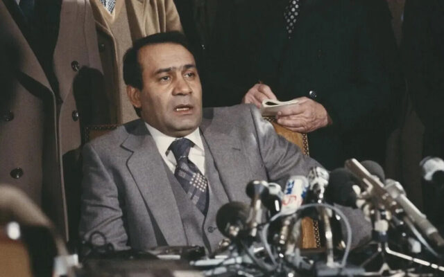 از بازخوانی مناظرههای تلویزیونی 46 سال قبل تا مقابله مجریها با مهمانان سیاسی غیرهمسو | بازداشت قطبزاده به خاطر آنچه در تلویزیون گفته بود!